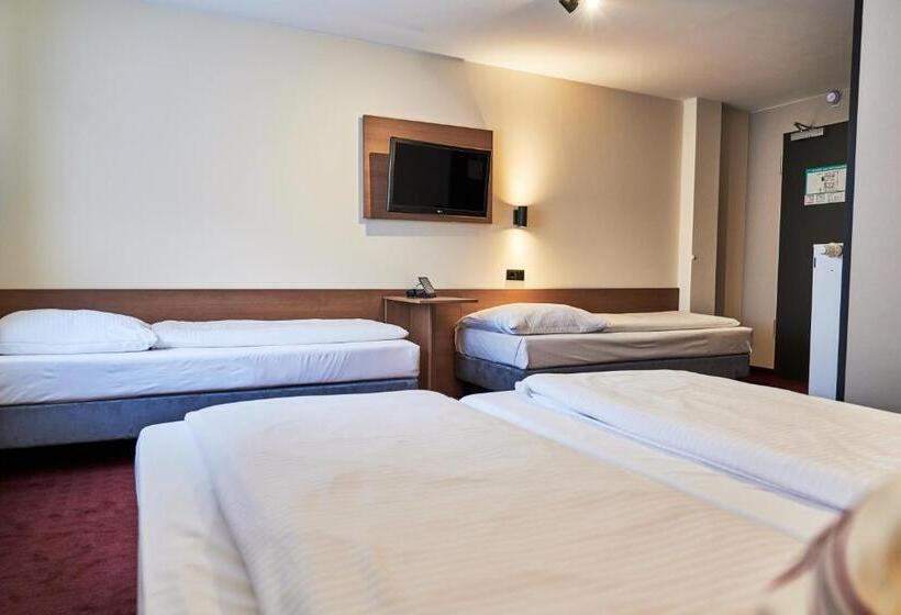 اتاق استاندارد چهار تخته, Mcdreams Hotel München   Messe