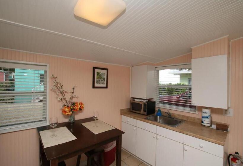 Хижина, Sunset Cove Beach Resort
