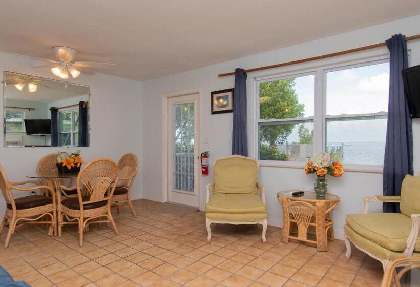 Люкс, Sunset Cove Beach Resort