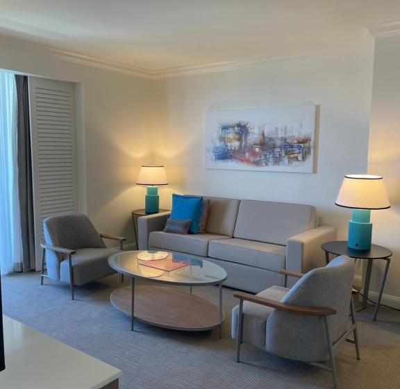 キングサイズベッドのスイートルーム, The Atlantic Hotel & Spa Condo
