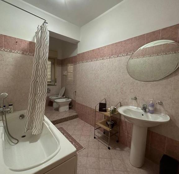 اتاق استاندارد سه نفره, B&b Emmanuel