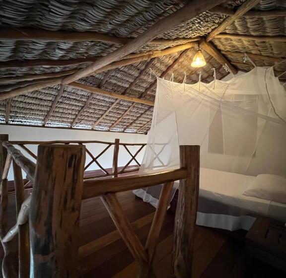 Четырехместный Номер Стандарт с Балконом, Casa Camurupim
