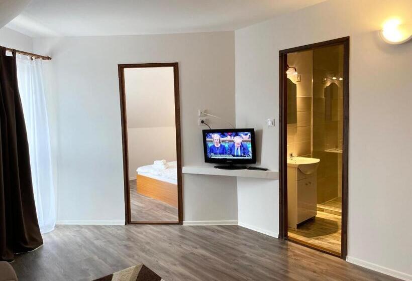 Семейный Номер, Megnyugtat Lak Apartmanház