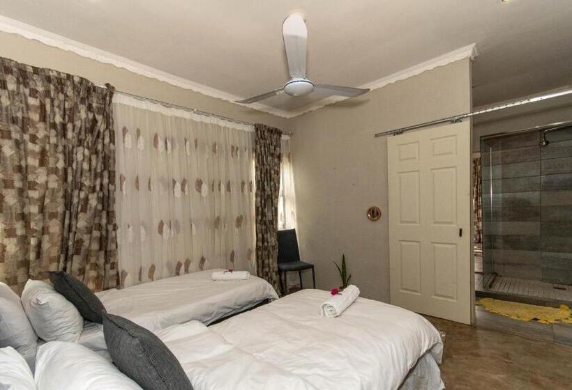 اتاق لوکس با چشم‌انداز باغ, Woodpeckers Guest House