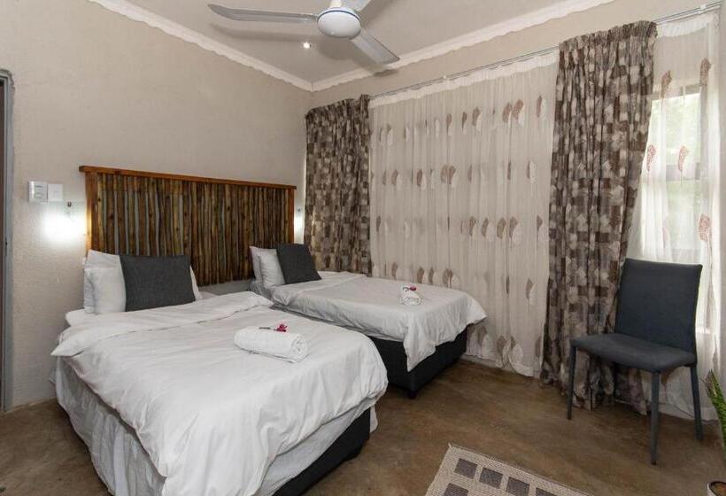 اتاق لوکس با چشم‌انداز باغ, Woodpeckers Guest House