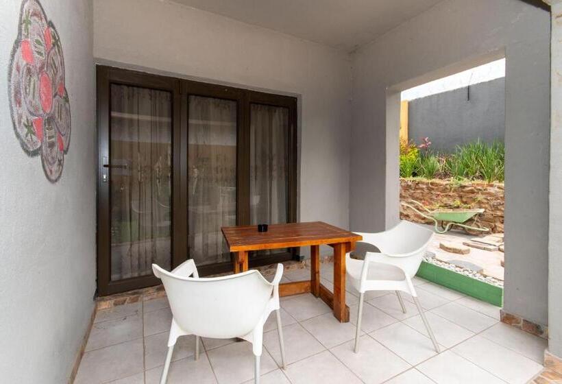 سوییت خانوادگی, Woodpeckers Guest House