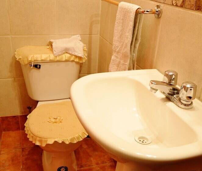 اتاق استاندارد سه نفره, Hostal Madre Tierra