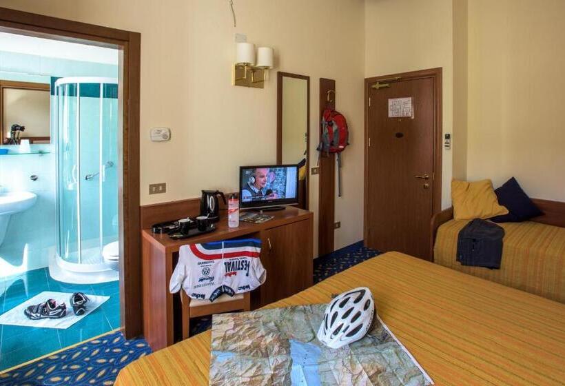 Номер Стандарт Трехместный, Lake Hotel Benaco