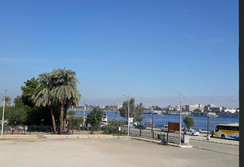 اتاق خانوادگی, El Mesala
