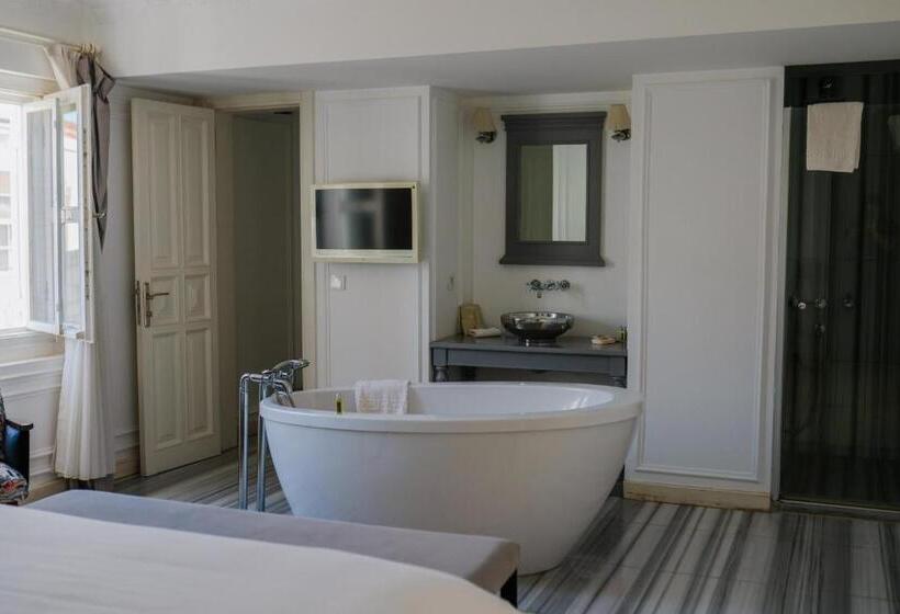 Люкс Сеньор, Vintage Hotel Alacati