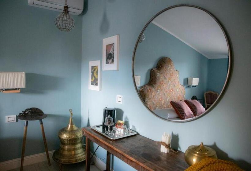 اتاق لوکس با تخت بزرگ, Welchome Charming House
