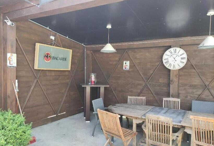 Семейный Номер, B&b La Raveline