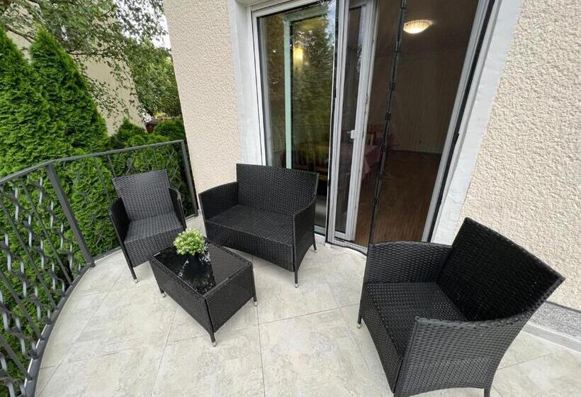 اتاق استاندارد سه تخته با سرویس بهداشتی مشترک, Emona Guesthouse Ljubljana