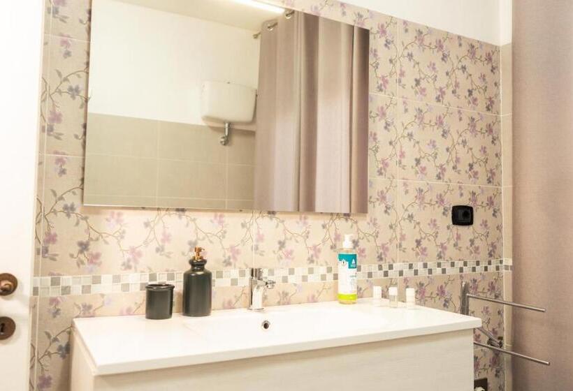 اتاق استاندارد سه تخته با چشم‌انداز, B&b L Eden