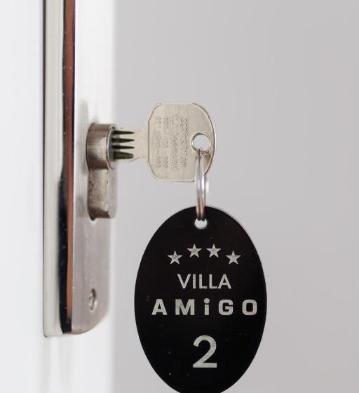 اتاق لوکس با چشم‌انداز دریا, Pansion Amigos