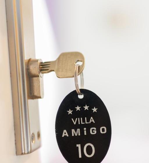 اتاق لوکس با چشم‌انداز دریا, Pansion Amigos