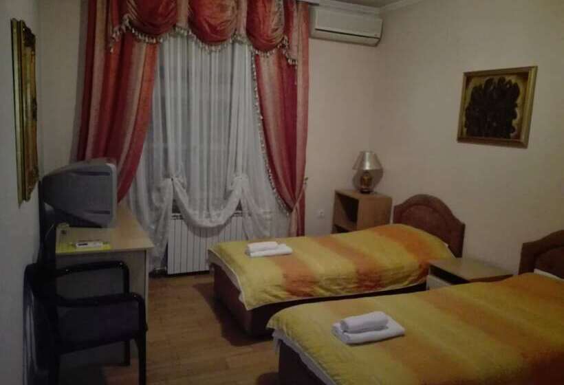 اتاق استاندارد یک نفره, Tokin House