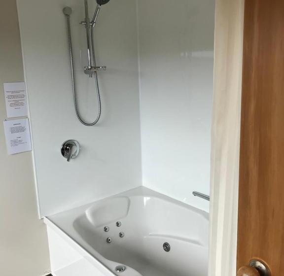 Студия Стандарт, Jade Court Motel