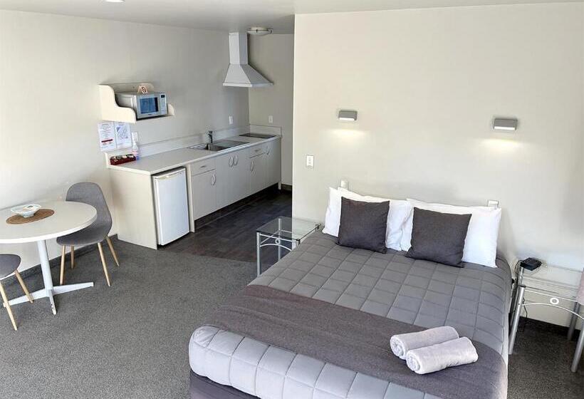 Студия Стандарт, Jade Court Motel