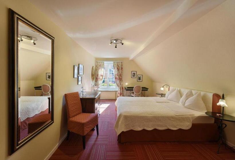 Трехместный Номер Базовый, Romantik Hotel Schwan
