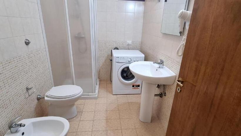 آپارتمان 3 خوابه, Catona House
