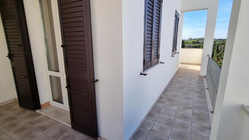 آپارتمان 1 خوابه با چشم‌انداز دریا, Catona House
