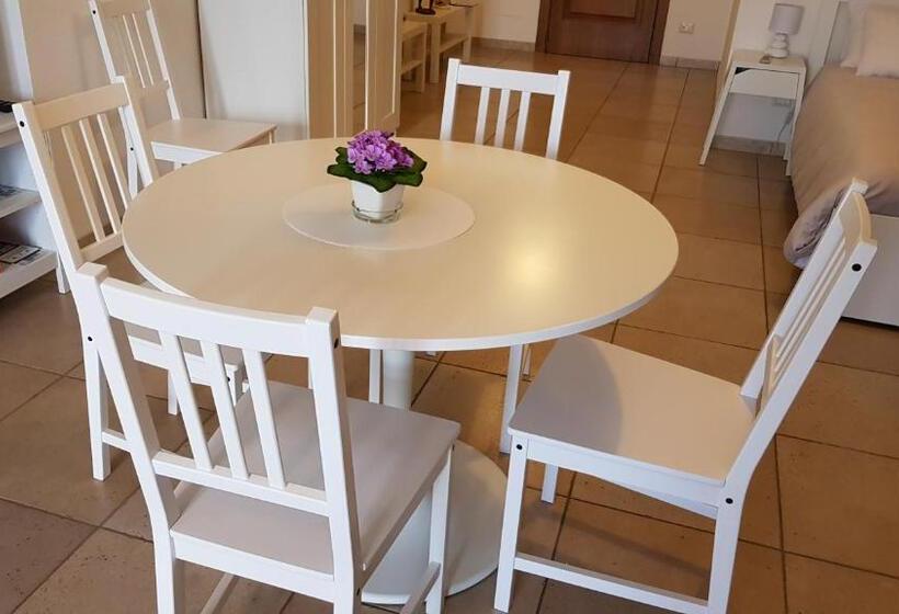 استودیو استاندارد با تخت کینگ, Catona House