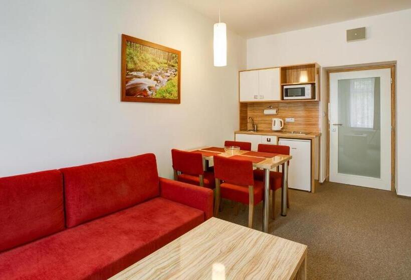 Suite, Astoria