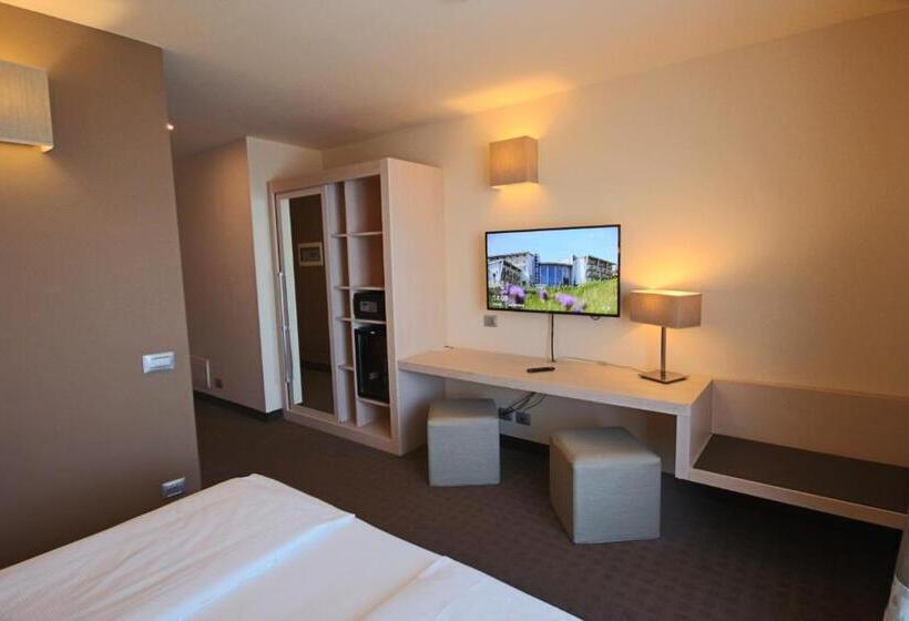 اتاق پنج‌تخته استاندارد, Le Blanc Hotel & Spa