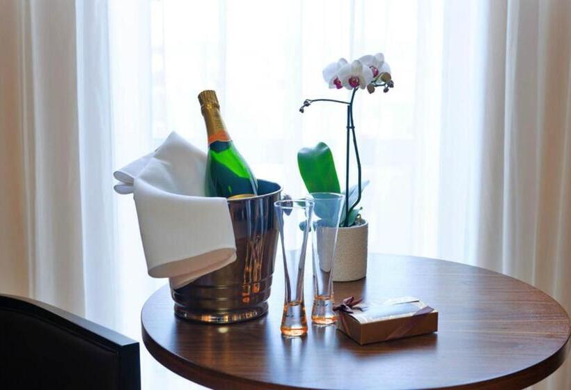 سوییت جونیور, Rox Hotel Aberdeen By Compass Hospitality