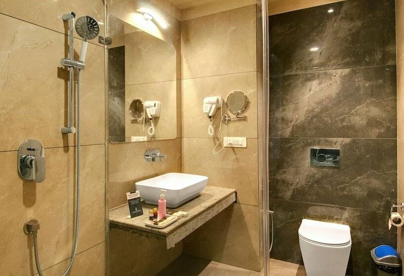 발코니 디럭스 룸, The Orchard Greens Resort   A Centrally Heated Property