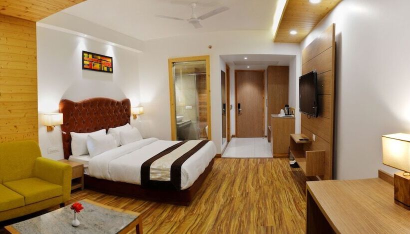 발코니 디럭스 룸, The Orchard Greens Resort   A Centrally Heated Property