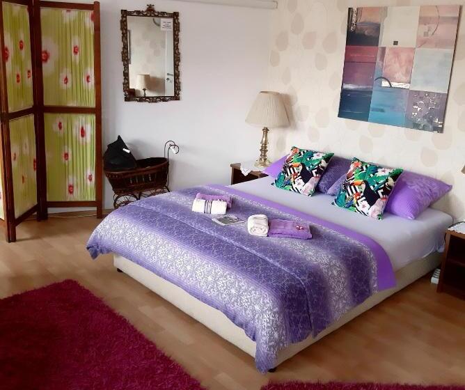 اتاق استاندارد چهارنفره با بالکن, Hostel Pansion Lion