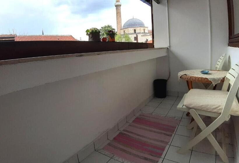 اتاق استاندارد با بالکن, Hostel Pansion Lion