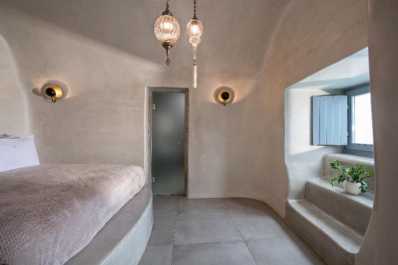 Студио Executive, Asure Adcroft Motel