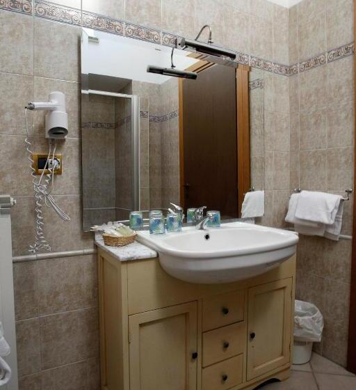 اتاق استاندارد سه نفره, Albergo Al Viale