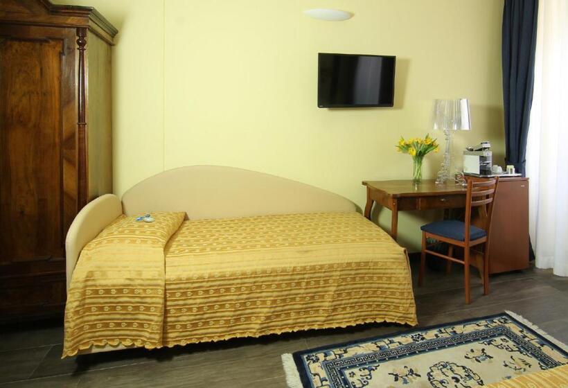 اتاق استاندارد سه نفره, Albergo Al Viale