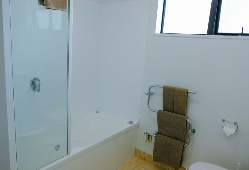 Студия Стандарт, Asure Central Gold Motel Cromwell