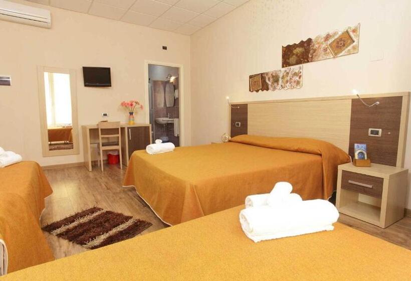 اتاق استاندارد سه نفره, Albergo Maccotta