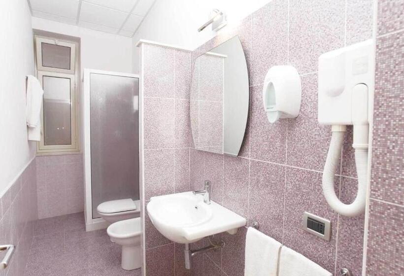 اتاق استاندارد چهار تخته, Albergo Maccotta