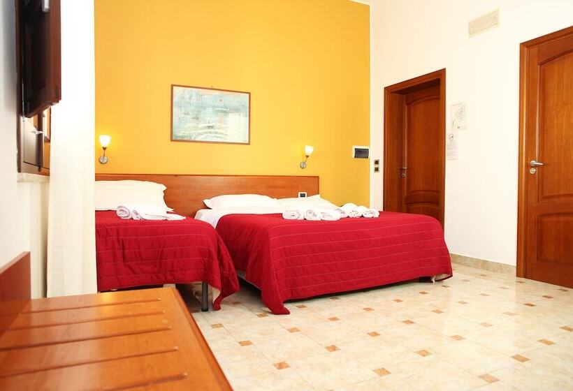 اتاق استاندارد سه نفره, Albergo Maccotta