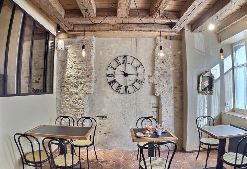 Семейный Номер, Logis Hôtel Du Cygne