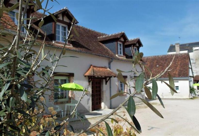Номер Стандарт Трехместный, Logis Hôtel Du Cygne