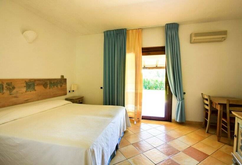 Monolocale Superiore, Porto Giunco Residence