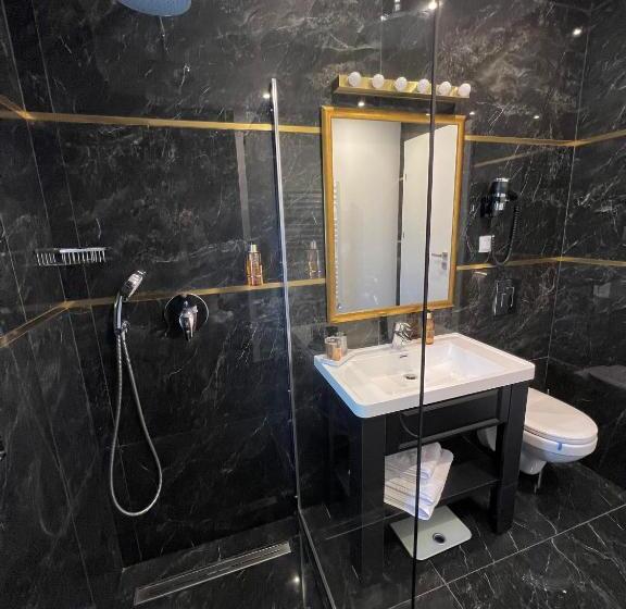 اتاق لوکس با بالکن, Krystal Boutique Mansion