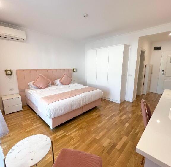 اتاق لوکس با چشم‌انداز باغ, Krystal Boutique Mansion