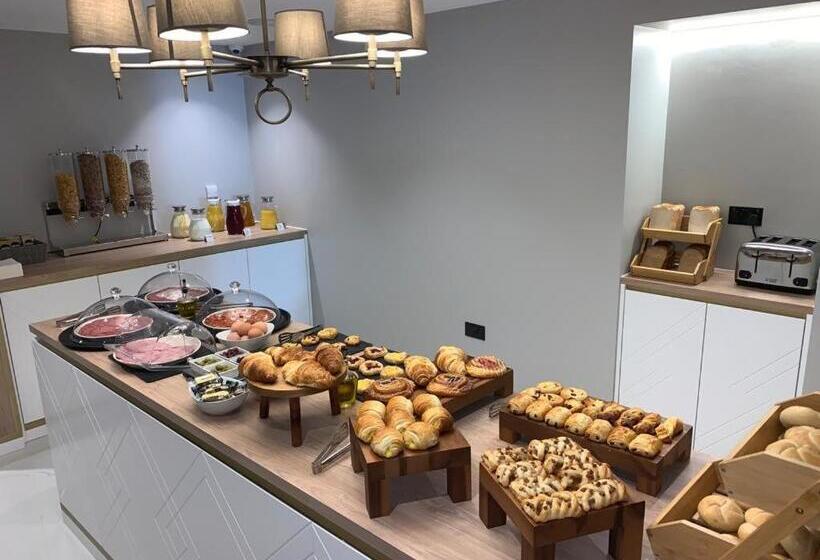 Четырехместный Номер Superior, Merit Kensington