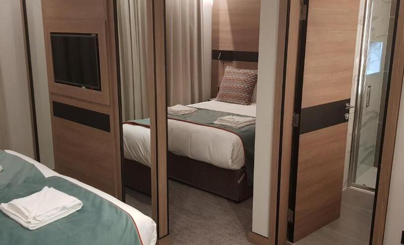 Четырехместный Номер Superior, Merit Kensington