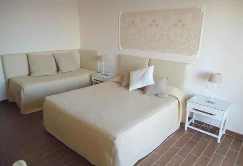 Четырехместный Номер Стандарт с Балконом, Mini Hotel   Angolo Di Paradiso
