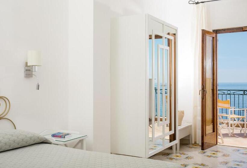 Standard Triple Room with Terrace, Pupetto